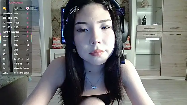 AprilOnilll online show from February 2026 12:05:02 PM