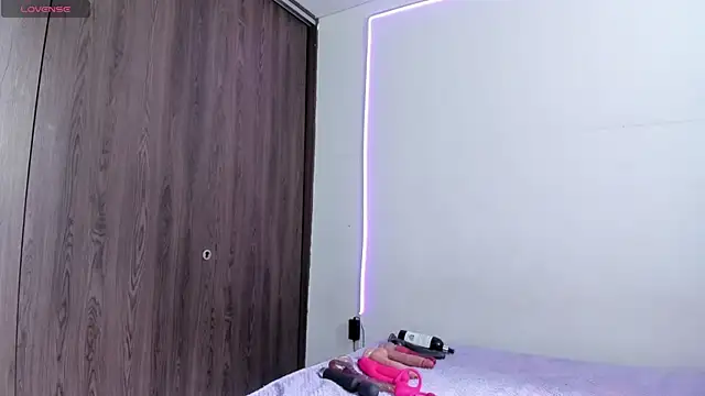 Snapshot of maazikeenx chatting on April 2026 02:11:01 PM maazikeenx online show from April 2026 02:11:01 PM