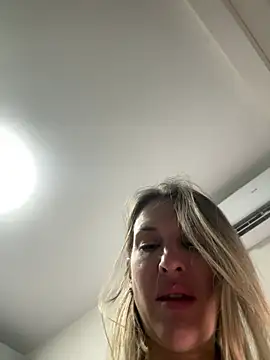 Snapshot of IssabelXO chatting on January 2026 01:31:01 AM IssabelXO online show from January 2026 01:31:01 AM