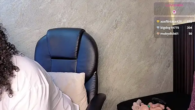 tanisha  lux online show from April 2026 11:32:01 PM