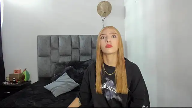 Snapshot of emily_pons chatting on January 2026 03:04:02 PM emily pons online show from January 2026 03:04:02 PM