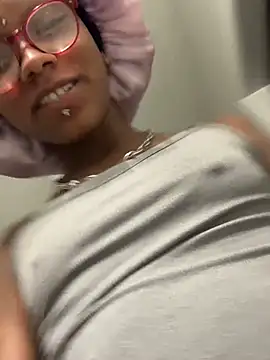 Snapshot of xouniq chatting on January 2026 08:53:02 AM xouniq online show from January 2026 08:53:02 AM