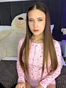 Snapshot of EmilieFox chatting on January 2026 06:28:01 AM EmilieFox online show from January 2026 06:28:01 AM