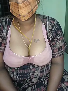 Milky Julia online show from May 2026 05:32:02 PM