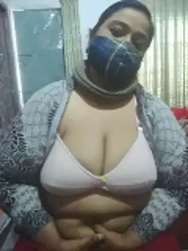 Snapshot of momo_loves chatting on February 2026 06:01:02 AM momo loves online show from February 2026 06:01:02 AM