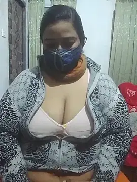 Snapshot of momo_loves chatting on February 2026 06:13:02 PM momo loves online show from February 2026 06:13:02 PM