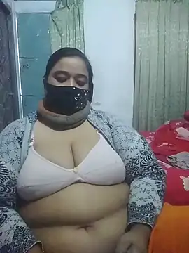 Snapshot of momo_loves chatting on February 2026 11:14:02 AM momo loves online show from February 2026 11:14:02 AM