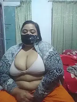 Snapshot of momo_loves chatting on February 2026 02:33:01 PM momo loves online show from February 2026 02:33:01 PM