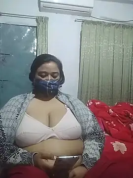 Snapshot of momo_loves chatting on February 2026 05:43:01 PM momo loves online show from February 2026 05:43:01 PM