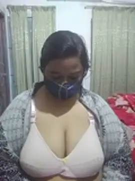 Snapshot of momo_loves chatting on February 2026 04:14:02 PM momo loves online show from February 2026 04:14:02 PM