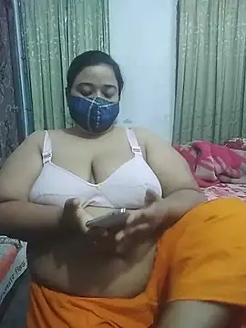 Snapshot of momo_loves chatting on February 2026 06:17:02 PM momo loves online show from February 2026 06:17:02 PM