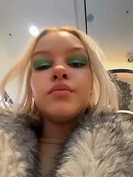 Snapshot of AshleyMur chatting on January 2026 05:01:01 AM AshleyMur online show from January 2026 05:01:01 AM