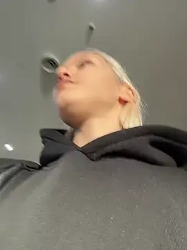 Snapshot of AshleyMur chatting on January 2026 03:55:01 AM AshleyMur online show from January 2026 03:55:01 AM