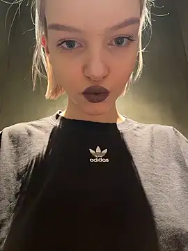 Snapshot of AshleyMur chatting on February 2026 05:05:01 AM AshleyMur online show from February 2026 05:05:01 AM