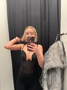 Snapshot of AshleyMur chatting on February 2026 03:25:01 AM AshleyMur online show from February 2026 03:25:01 AM