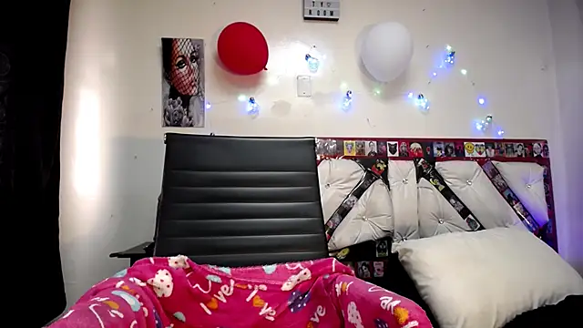 abril onnel online show from March 2025 09:15:02 PM