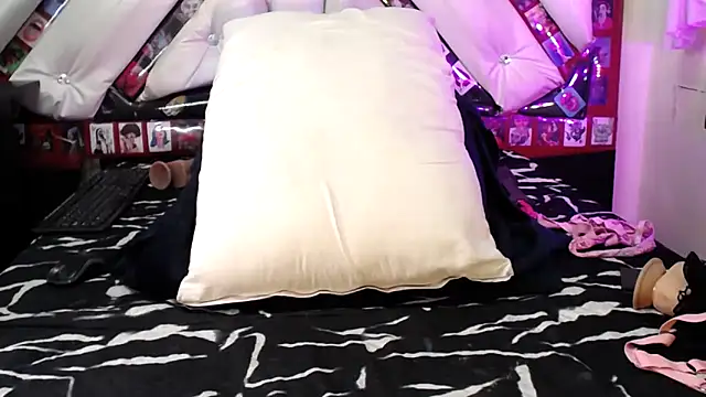 abril onnel online show from March 2025 08:43:01 PM