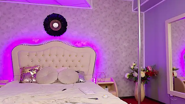 Snapshot of LunaXBabe chatting on January 2026 12:21:01 PM LunaXBabe online show from January 2026 12:21:01 PM