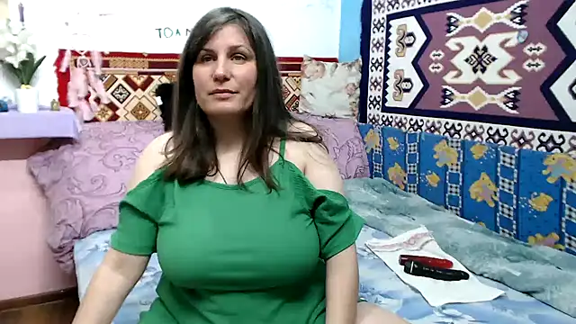 Adelinemilf online show from April 2026 05:01:02 PM