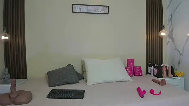 Snapshot of mia_gold_ chatting on July 2026 07:07:02 PM mia gold online show from July 2026 07:07:02 PM