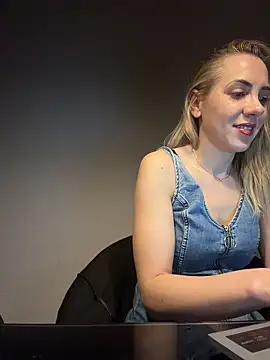 ElenaWhitmore online show from May 2026 09:41:02 PM