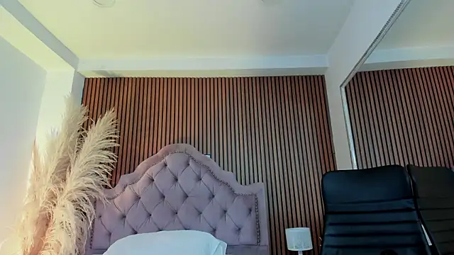 Violett hott  online show from March 2026 12:42:02 PM