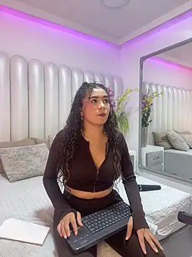 CamilaCastillo online show from July 2026 07:27:02 PM