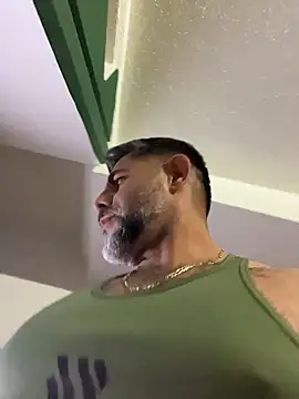 Snapshot of wolfbucker chatting on January 2026 05:20:01 AM wolfbucker online show from January 2026 05:20:01 AM