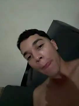 Snapshot of elian_lee chatting on January 2026 05:01:02 AM elian lee online show from January 2026 05:01:02 AM