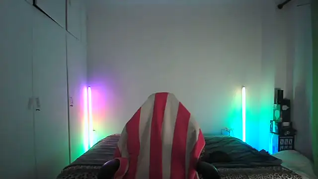 HoneyValentine online show from July 2026 06:47:01 PM