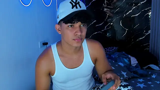 Snapshot of jamescurly00 chatting on January 2026 10:01:01 PM jamescurly00 online show from January 2026 10:01:01 PM