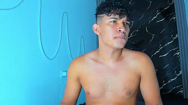 Snapshot of jamescurly00 chatting on January 2026 01:20:01 AM jamescurly00 online show from January 2026 01:20:01 AM