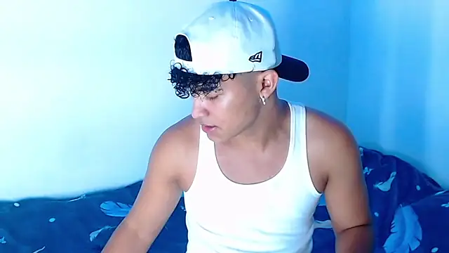 Snapshot of jamescurly00 chatting on February 2026 06:34:01 AM jamescurly00 online show from February 2026 06:34:01 AM