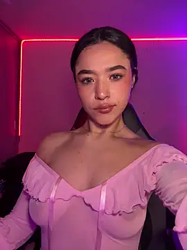 Snapshot of crystal_dlun chatting on January 2026 04:33:02 PM crystal dlun online show from January 2026 04:33:02 PM