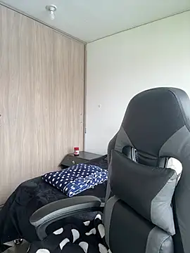 Snapshot of crystal_dlun chatting on February 2026 03:15:02 PM crystal dlun online show from February 2026 03:15:02 PM