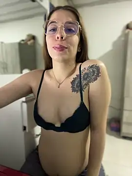 Snapshot of NatalyPinky chatting on April 2026 02:58:01 AM NatalyPinky online show from April 2026 02:58:01 AM