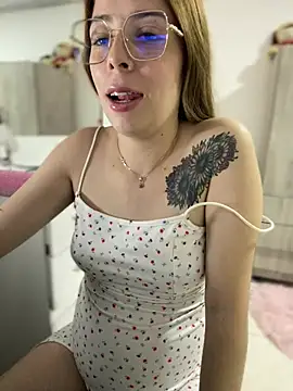 Snapshot of NatalyPinky chatting on May 2026 09:55:02 PM NatalyPinky online show from May 2026 09:55:02 PM