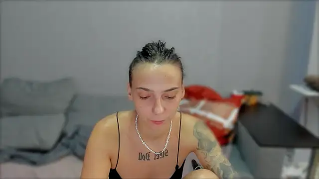 Snapshot of AnnaMized chatting on January 2026 07:12:02 AM AnnaMized online show from January 2026 07:12:02 AM