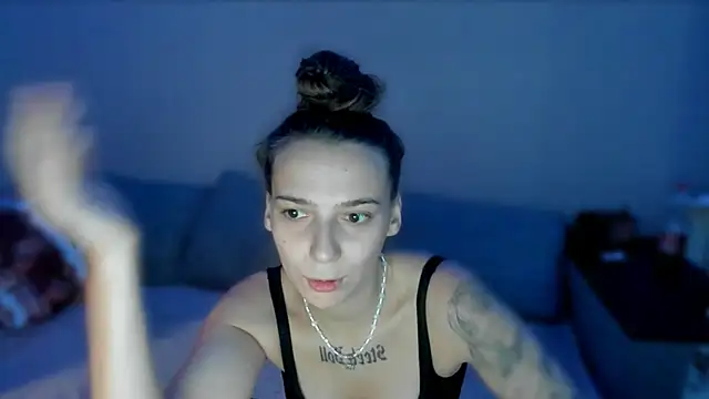 Snapshot of AnnaMized chatting on January 2026 09:01:01 AM AnnaMized online show from January 2026 09:01:01 AM