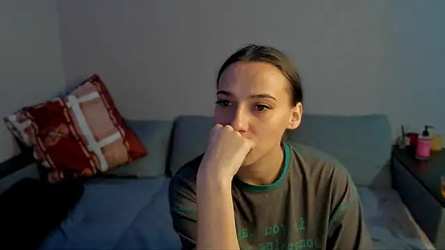 Snapshot of AnnaMized chatting on February 2026 01:28:02 PM AnnaMized online show from February 2026 01:28:02 PM