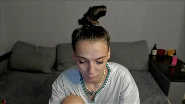 Snapshot of AnnaMized chatting on February 2026 01:37:02 AM AnnaMized online show from February 2026 01:37:02 AM