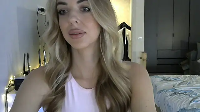 Snapshot of LizaSweetyq chatting on February 2026 10:02:01 AM LizaSweetyq online show from February 2026 10:02:01 AM