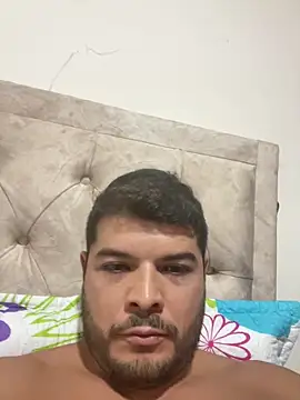 omarfer19 online show from April 2026 03:45:01 PM