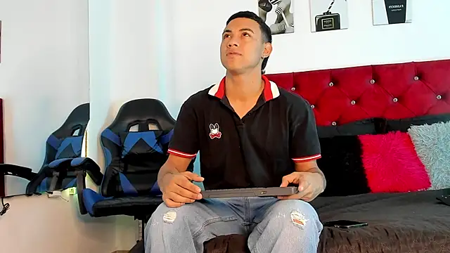Liamsubtle01 online show from April 2026 11:12:01 AM