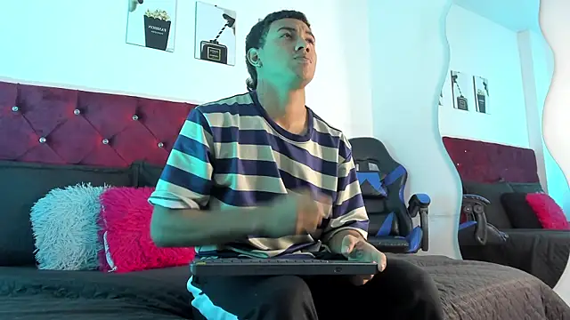 Liamsubtle01 online show from May 2026 11:06:01 AM