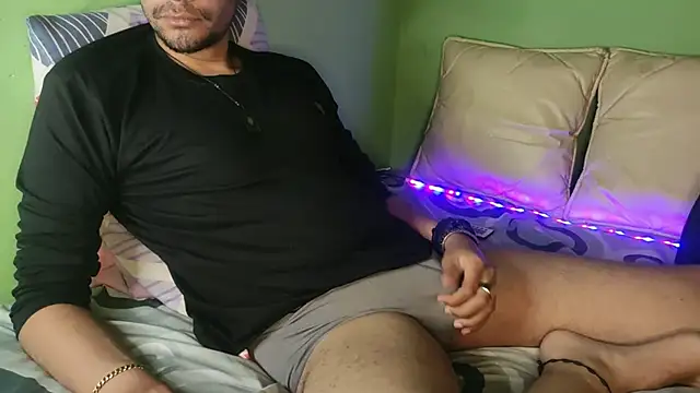 Taylor Blaze94 online show from March 2026 01:03:01 AM