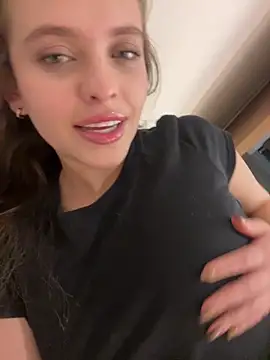 Snapshot of MARiana2619 chatting on February 2026 05:04:01 AM MARiana2619 online show from February 2026 05:04:01 AM