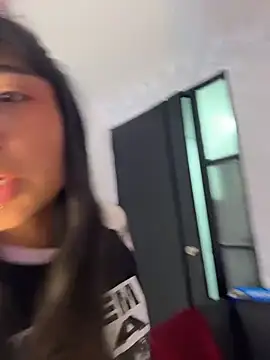Snapshot of MeowMota_ chatting on April 2026 07:00:01 PM MeowMota online show from April 2026 07:00:01 PM
