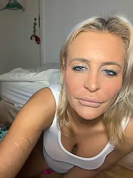 Snapshot of AliceDx chatting on February 2026 10:05:02 PM AliceDx online show from February 2026 10:05:02 PM