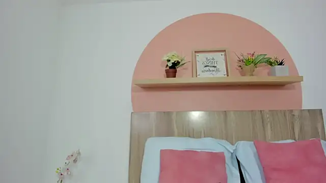 Snapshot of charlote_smit_ chatting on February 2026 07:29:01 PM charlote smit online show from February 2026 07:29:01 PM